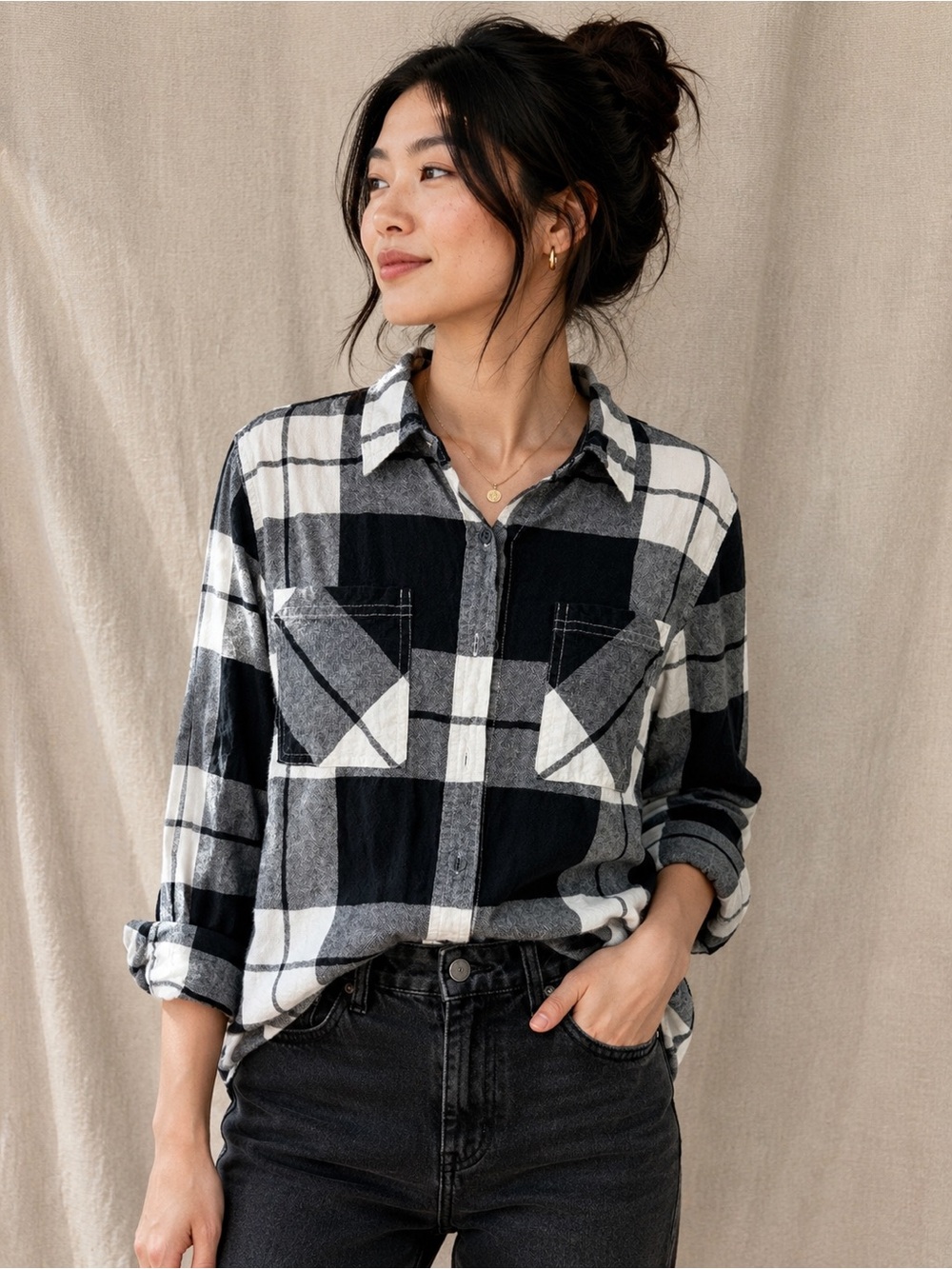 Universal Thread Black and White Plaid Button-Up Shirt size M 100%cotton